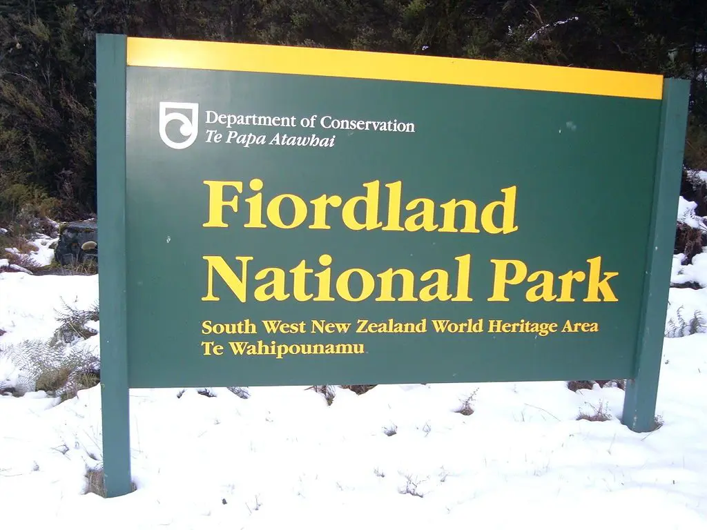 שלט הכניסה לפארק הלאומי פיורדלנד